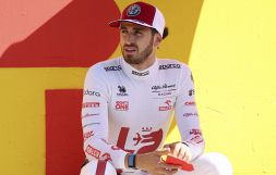 F1, Giovinazzi fatto fuori dall'Alfa Romeo: tweet al veleno di Antonio