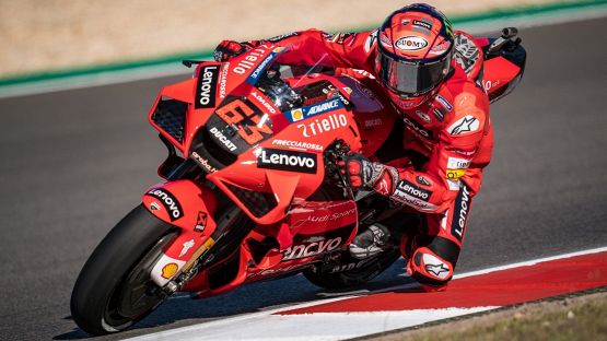 MotoGp: dominio Ducati a Portimao, pole Bagnaia. Rossi fuori dai dieci