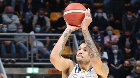 Fortitudo Bologna, Ashley negli Usa senza permesso