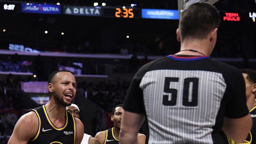 Warriors, strapotere Curry: abbattuti anche i Clippers