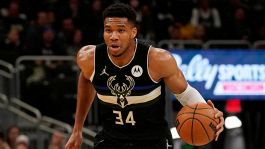 Bucks irresistibili: è semifinale contro i Celtics. Avanti anche Golden State