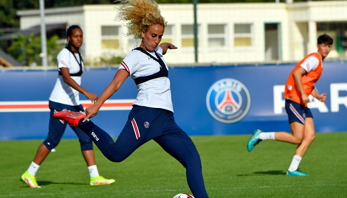 Kheira Hamraoui, la stella del calcio francese e del PSG