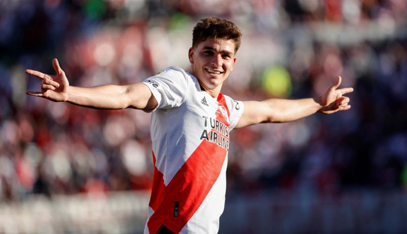 Chi รจ Julian Alvarez, il sogno dei tifosi del Milan per gennaio