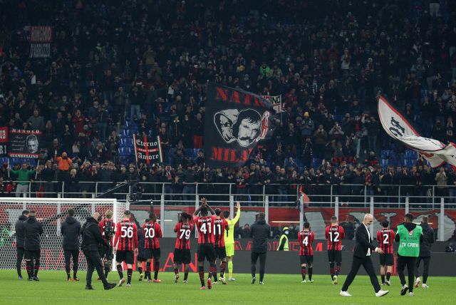 Milan, nel giorno della festa i tifosi celebrano il più contestato