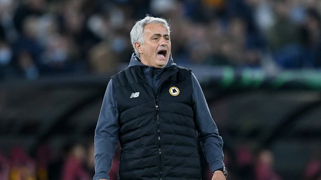 Roma, l'azzardo di Mourinho conquista i tifosi