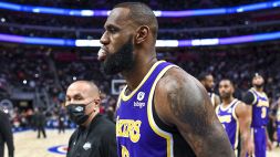 Follia LeBron a Detroit: pugno a Stewart ed espulsione