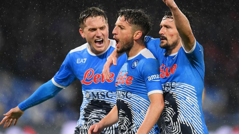 Mertens sembra Maradona, Napoli in fuga: poker a Sarri e alla Lazio