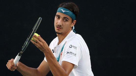 Parigi-Bercy, Lorenzo Sonego rimontato ed eliminato