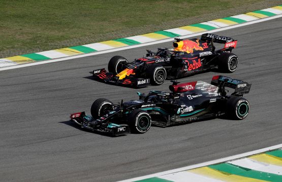 F1, Gp Qatar: Verstappen-Hamilton, duello in pista e su carte bollate