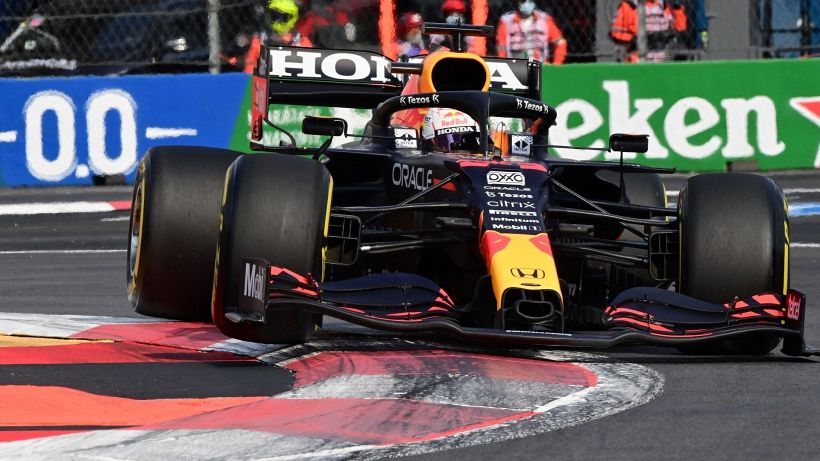 F1, libere Gp Messico: Verstappen domina. Sainz batte Leclerc