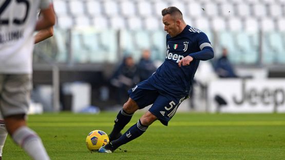 Juve, agente Arthur apre all'addio: "Tenerlo in panchina è un peccato"