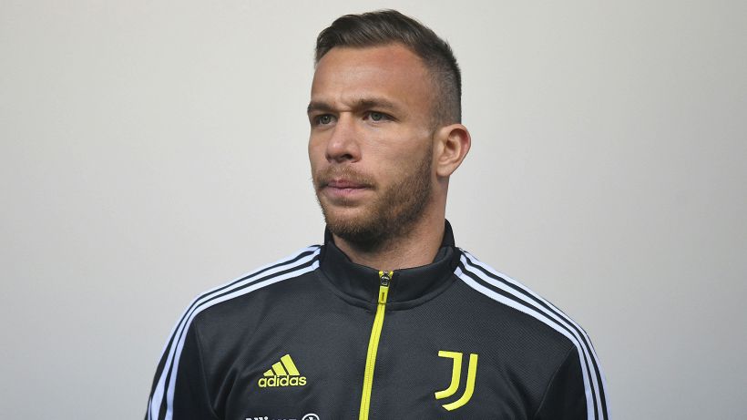 Juventus, arrivano offerte per Arthur