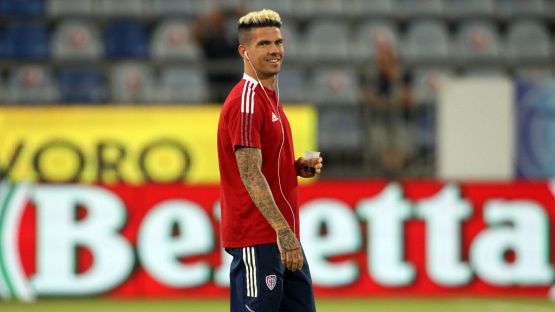 Farias si separa dal Cagliari: ufficiale la rescissione del contratto