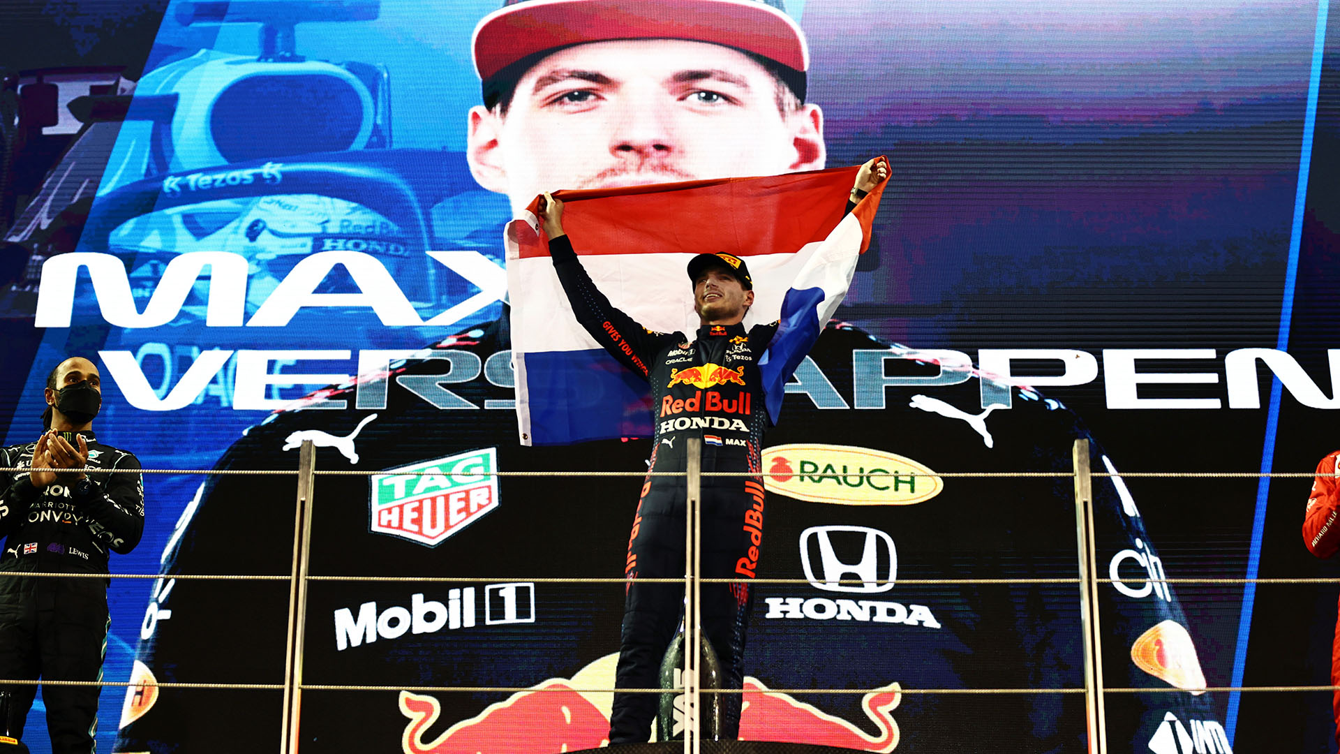 F1, Max Verstappen campione del mondo ad Abu Dhabi: le foto