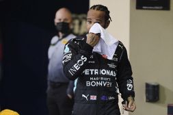 F1, Hamilton fa sul serio: Mercedes nei guai, il piano B di Toto Wolff