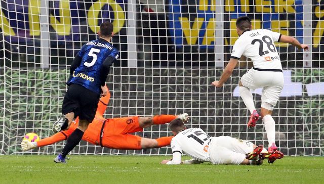 L'Inter vince ancora, i tifosi celebrano i protagonisti meno attesi