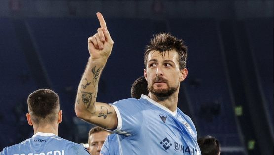 Ultras Lazio contro Acerbi: "Vattene, coniglio!", il web si schiera