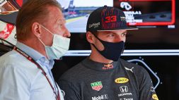 Verstappen-Hamilton, la pace scoppia tra i papà