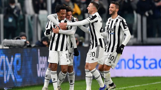 La Juventus non molla: Cuadrado è 'olimpico', Genoa ko