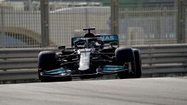 F1, GP Abu Dhabi: Hamilton domina le libere, Ferrari indietro