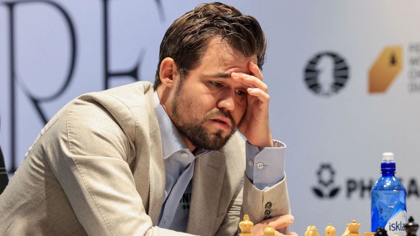 Mondiale di scacchi: Carlsen in vantaggio, piegato Nepomniachtchi dopo 136 mosse!