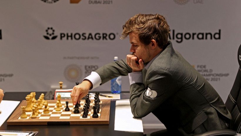 Magnus Carlsen campione del mondo di scacchi per la quinta volta