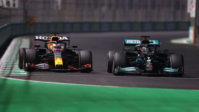 F1, GP Jeddah: Lewis Hamilton vince una gara folle, si deciderà tutto ad Abu Dhabi