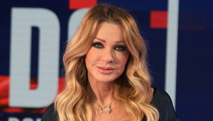 Paola Ferrari: "Mia madre aveva problemi mentali, tentò di uccidermi"