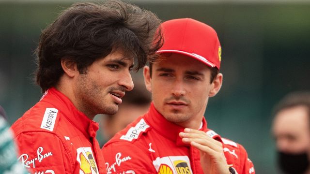 F1, Ferrari: Sainz, obiettivo sorpasso su Leclerc. Il confronto