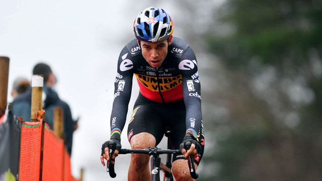 Ciclocross, Van Aert fa sei su sei: trionfo anche a Loenhout