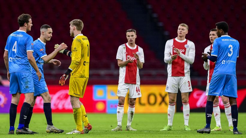 Devin Plank in campo contro l'Ajax: è in cura per un tumore al perone