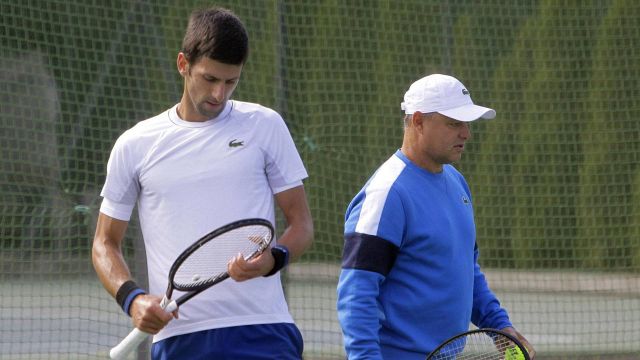 Djokovic, non si placano le polemiche: l’accusa di coach Vajda