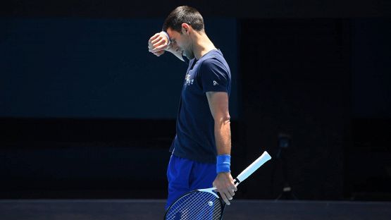 Djokovic, la Francia fa dietrofront: a rischio anche il Roland Garros