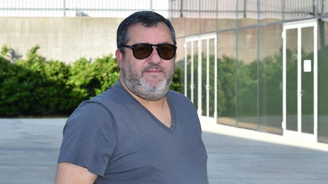 “Mino Raiola in intensive care”.  The staff specifies