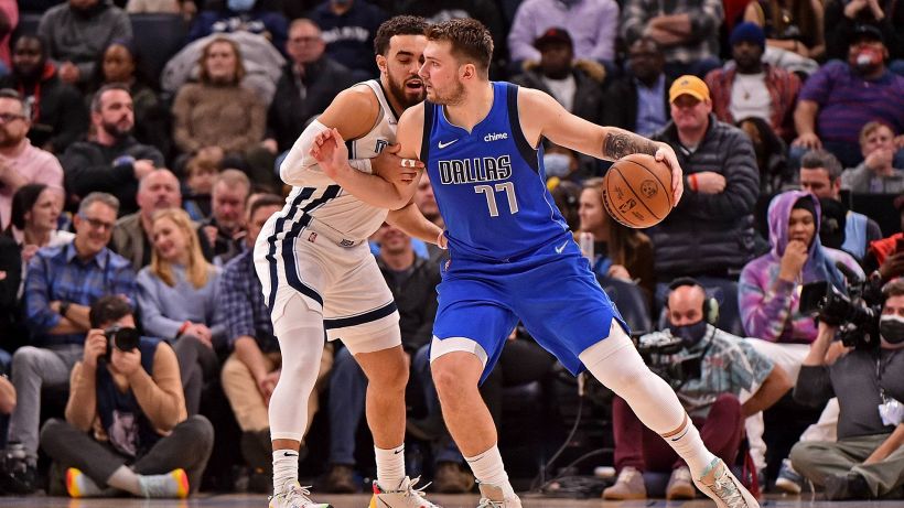 NBA: Doncic stoppa i Grizzlies, riscatto Warriors a Chicago
