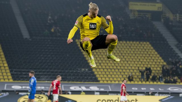 Bundesliga: il Borussia Dortmund travolge il Friburgo