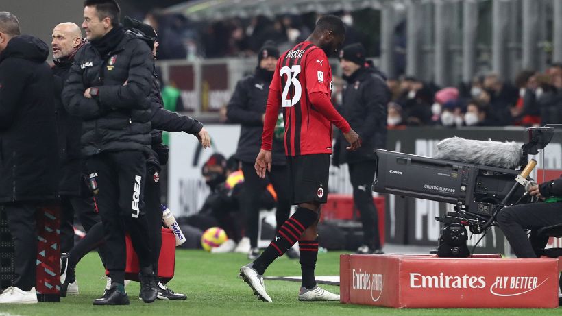 Milan in ansia per Tomori: fuori al 24’ per un problema al ginocchio