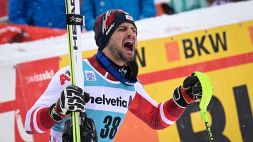 Slalom pazzo ad Adelboden: vince Strolz. 7° Vinatzer, 9° Razzoli