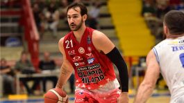 Basket, adesso è ufficiale: Moraschini non è più un giocatore Olimpia