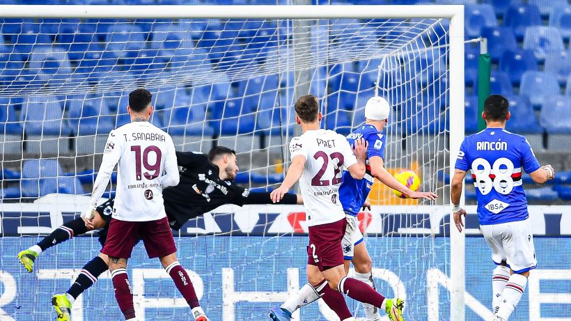Sampdoria-Torino, Praet segna il 2-1: la palle esce da un buco nella rete