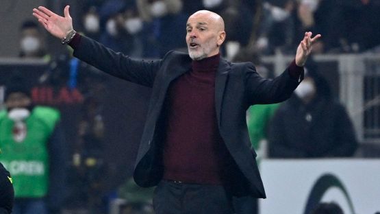 Pioli difende l'arbitro del derby: "I mezzi falli non si fischiano"