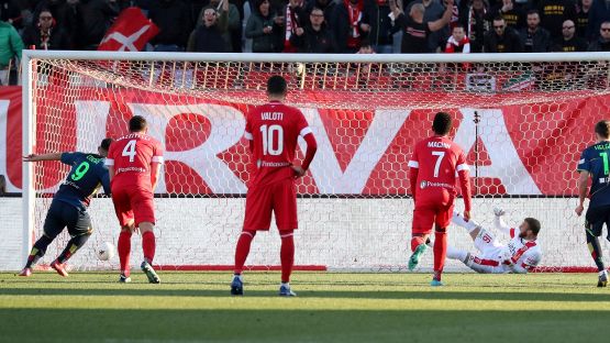 Serie B: il Lecce vince a Monza ed è primo, Pisa ko