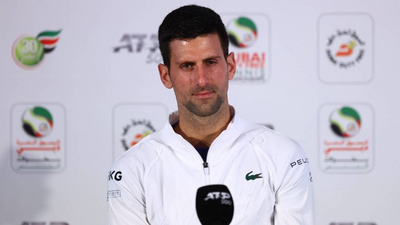 Dubai, Djokovic torna in campo e ringrazia Ibra
