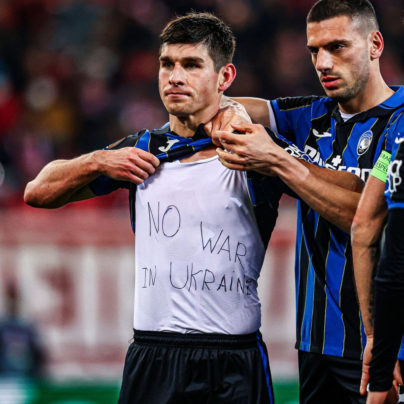 L'Atalanta celebra Miranchuk su X, Malinovskyi accusa: "Contribuente del terrorismo"