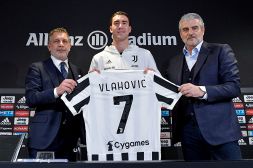 Juve, ciclone Vlahovic: il 7 di Ronaldo, la Viola, il "Dna bianconero"