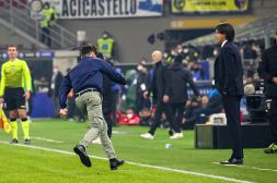 Derby, il giallo dello sputo: rischia anche Inzaghi, bufera sul web