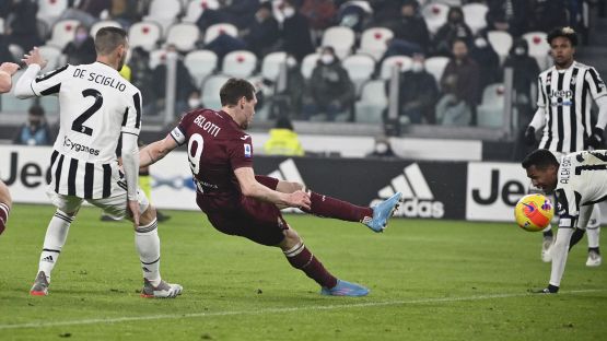 Torino, i compagni cercano di convincere Belotti a rimanere