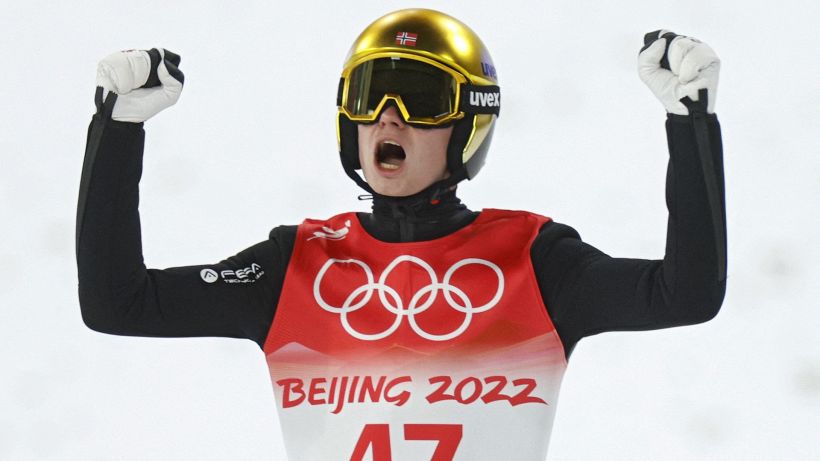 Pechino 2022: Lindvik nega doppietta a Kobayashi nel salto con gli sci