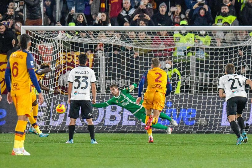 La moviola di Spezia-Roma, l'arbitro Fabbri ha commesso un errore