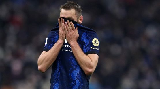Inter, distrazione muscolare al soleo per De Vrij